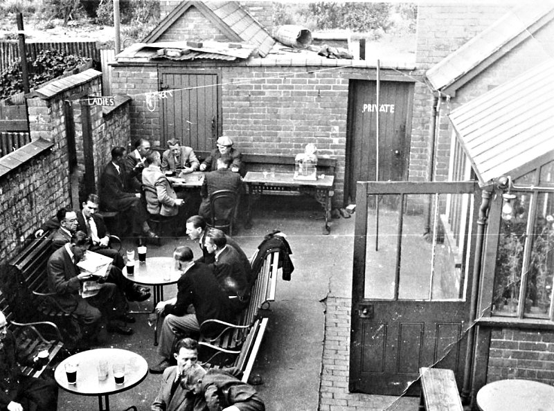 Cottage Inn Back Yard