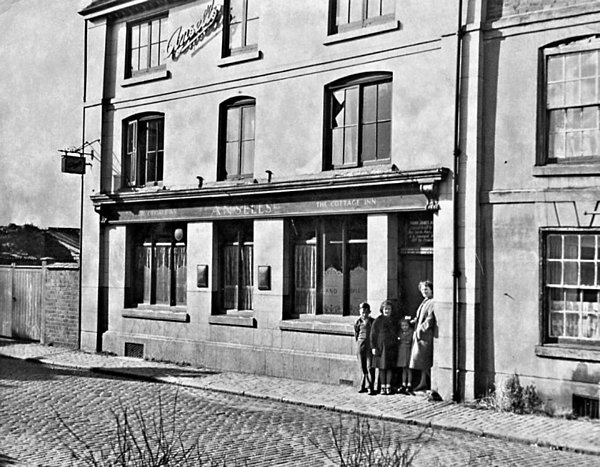 Cottage Inn St. John St, Lil Allen